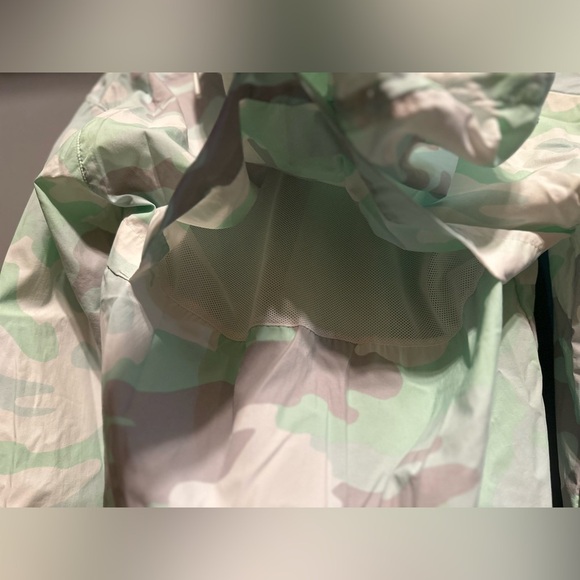 New Balance - Half Zip Pastel Camouflage Windbreaker (Size S) - Picture 10 of 12